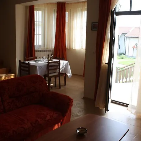 Pinerose Hotel